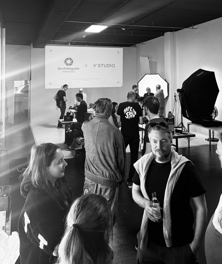 Rückblick: Der erste Flohmarkt der Fachgruppe Berufsfotografie – „Drinks & Gear“ 📸🍻