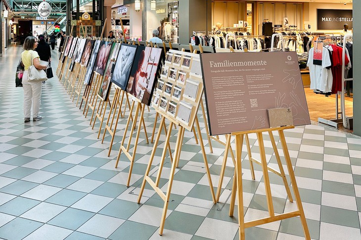 Familienmomente: Ausstellung feierlich eröffnet